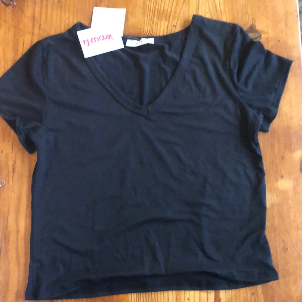 ADORABLE Cropped Black V-neck